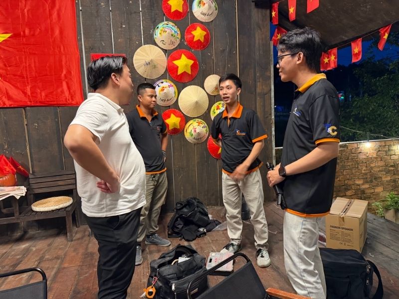 bo tri he thong loa treo tuong cho quan cafe tai binh duong (3)