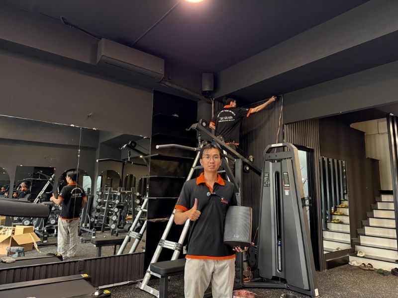 lap dat dan loa treo tuong cho phong gym tai go vap tp hcm (5)