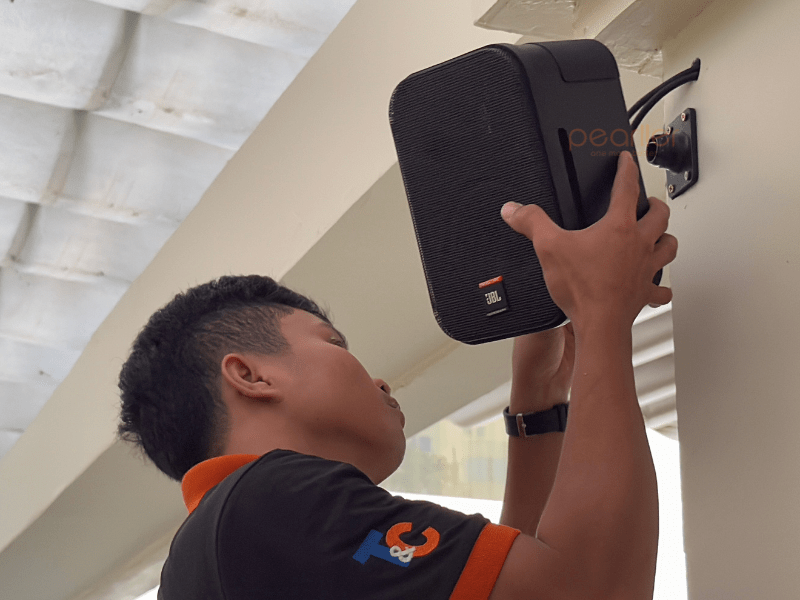 dan 4 loa treo tuong cho nha hang quan cafe jbl control 1 pro 4