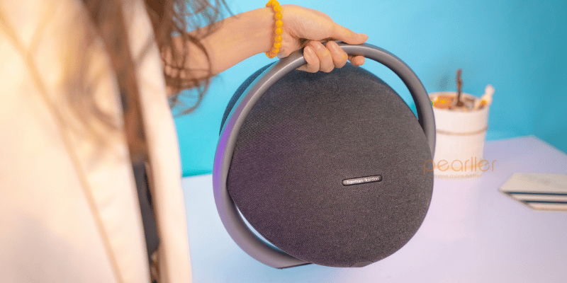 1Harman Kardon Onyx Studio 7