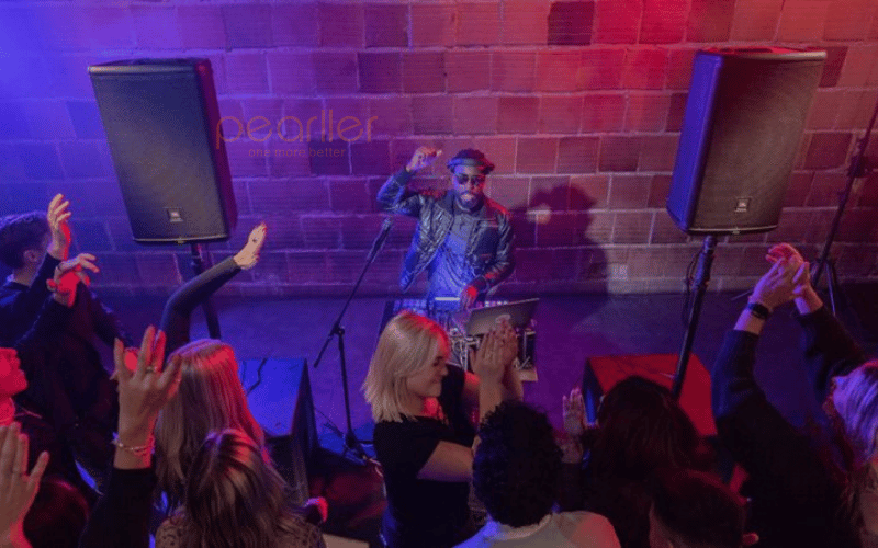 2loa san khau jbl eon715