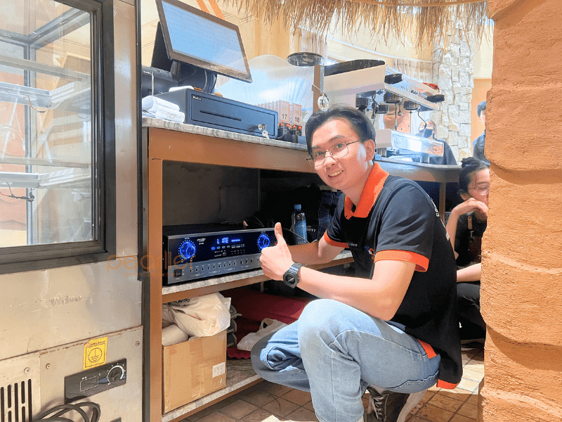 1loa treo tuong quan cafe