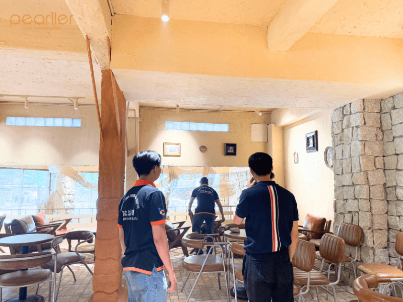 loa treo tuong quan cafe
