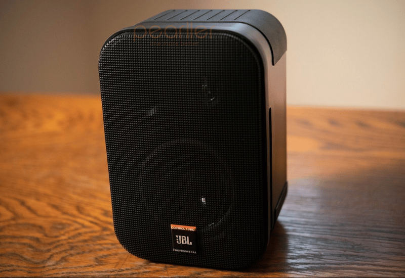 1Loa Treo Tường JBL Control 1 Pro