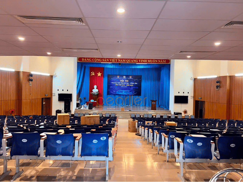 dan line array san khau